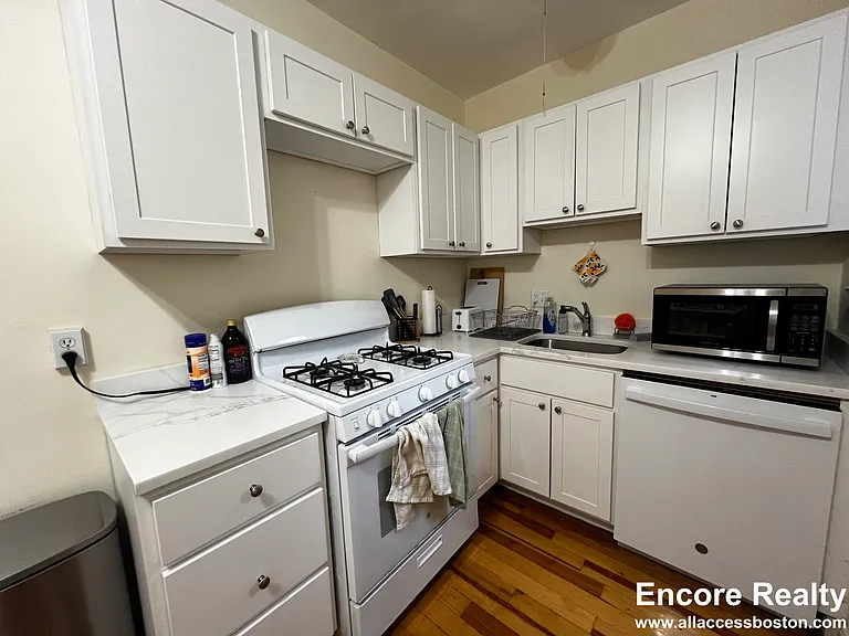 22 Fairbanks St #14 — Photo 8