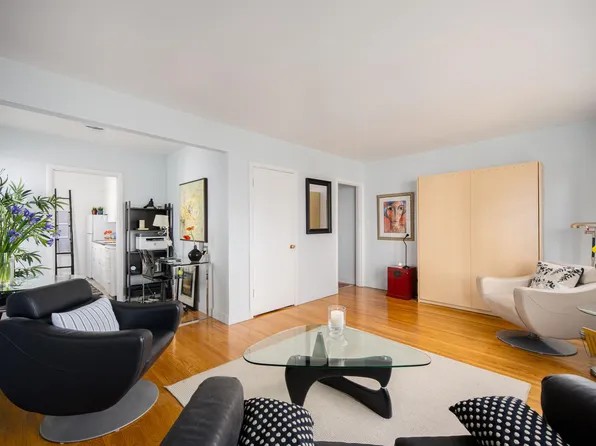 1565 Burnaby St #303, Vancouver, BC V6G 1X1