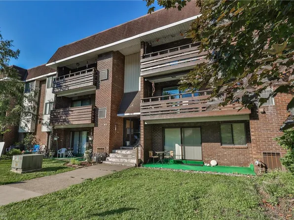 1575 Creekside Rd APT A8, Whitehall, PA 18052