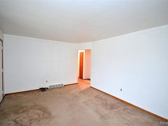 3rd image of 9653 Kinloch Ave