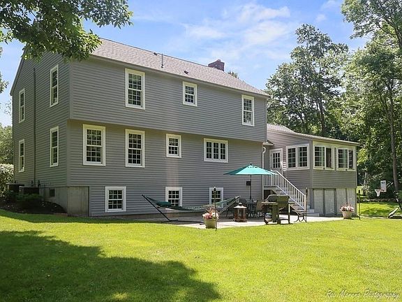 3rd image of 281 Brentwood Cir