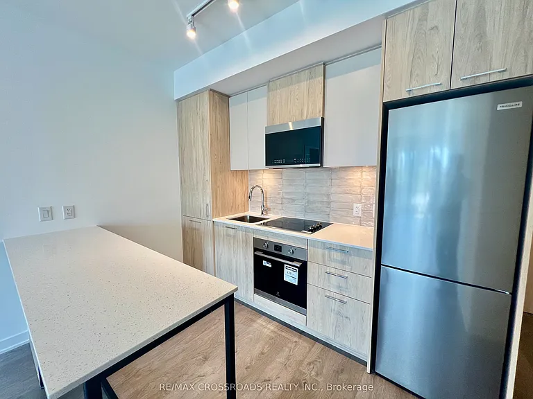 10 Oak St #523 — Photo 4