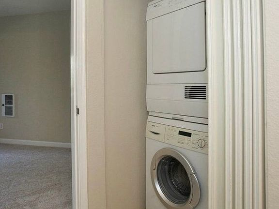 5th image of 1271 Poplar Ave APT 208