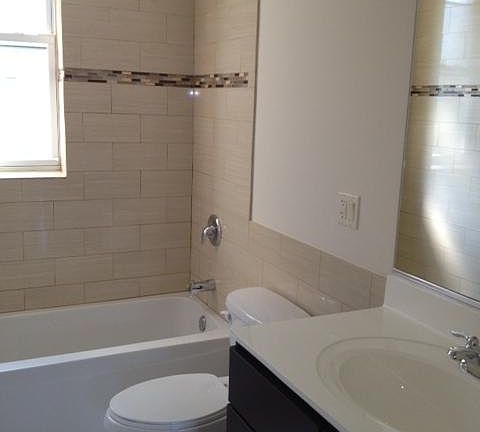 2nd image of 859 W Cornelia Ave APT 3