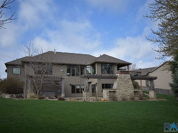 2nd image of 1316 W Wicklow Ct