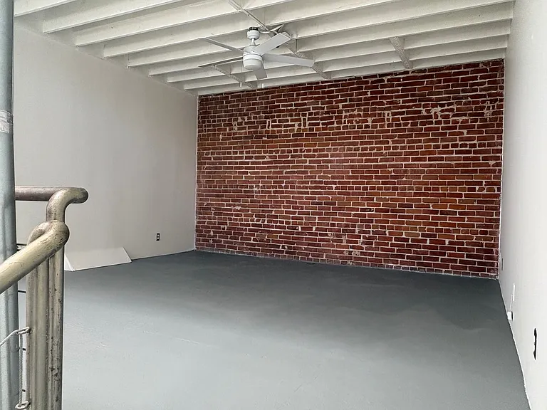Daisy Studios/Lofts — Photo 23