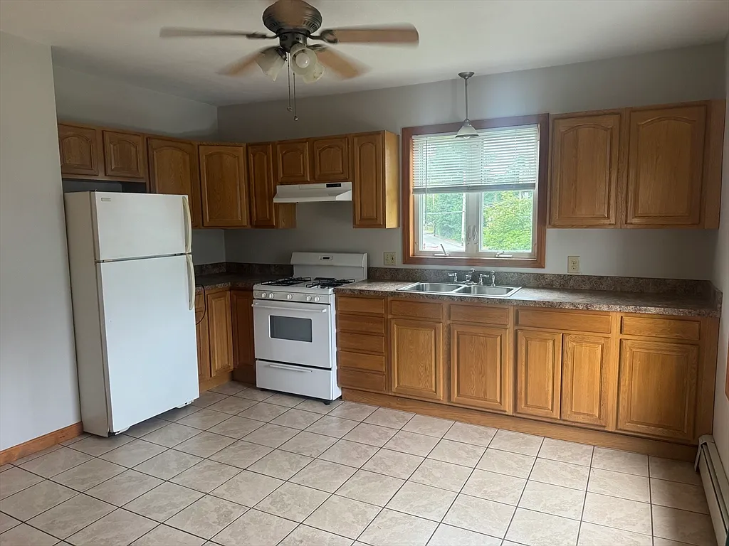 2 bed, 1.0 bath, 1036 sqft, $1,800 — Photo 2