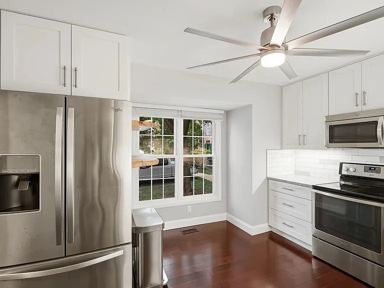 7047 Leewood Forest Dr — Photo 4