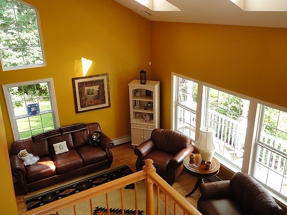 3rd image of 32 Williamsburg Way
