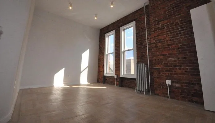 Rented by MNS | media 2