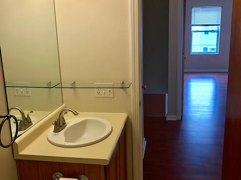 2nd Floor Full Bathroom