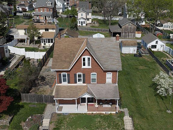 3rd image of 321 Walnut St