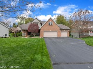 7104 Setters Pointe Blvd, Brighton, MI 48116