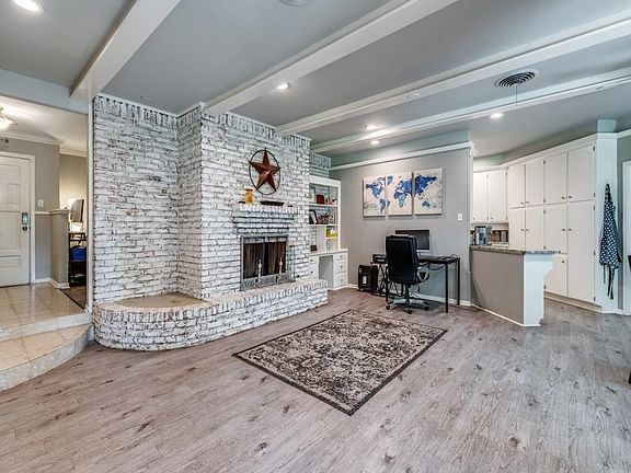 4th image of 817 W Cheryl Ave