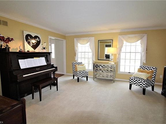 2nd image of 3018 Spruce Ln