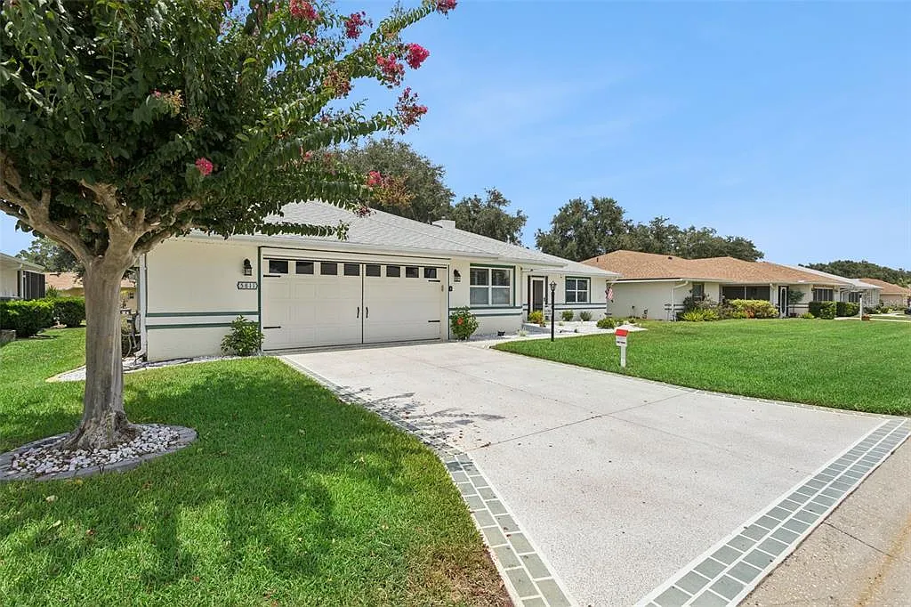 2 bed, 2.0 bath, 2166 sqft, $2,300 — Photo 3
