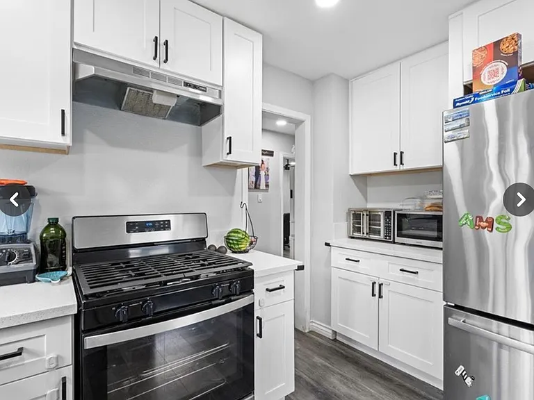 855 W 29th St — Photo 2