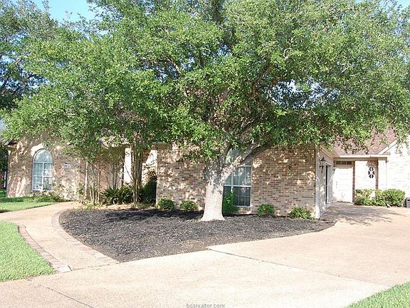 2nd image of 910 Winged Foot Dr