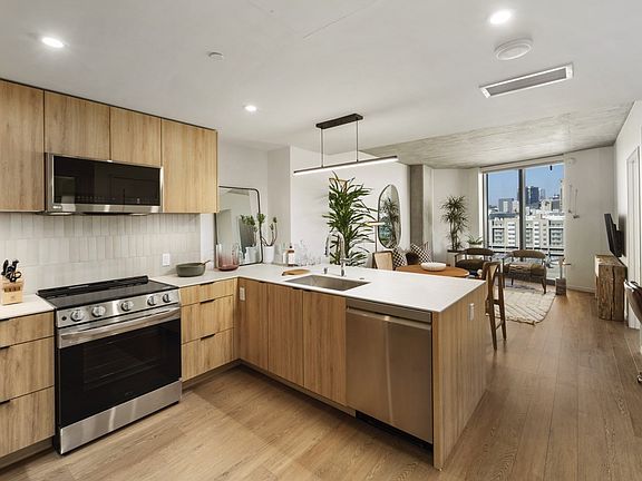 2nd image of 555 Bryant St #933