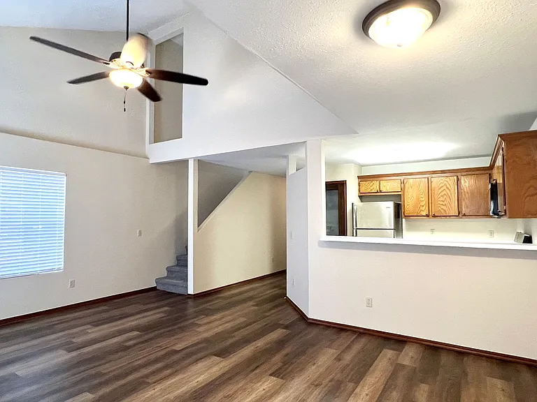 XL 2-bed 2-bath 1-car townhouse near OU — Photo 11