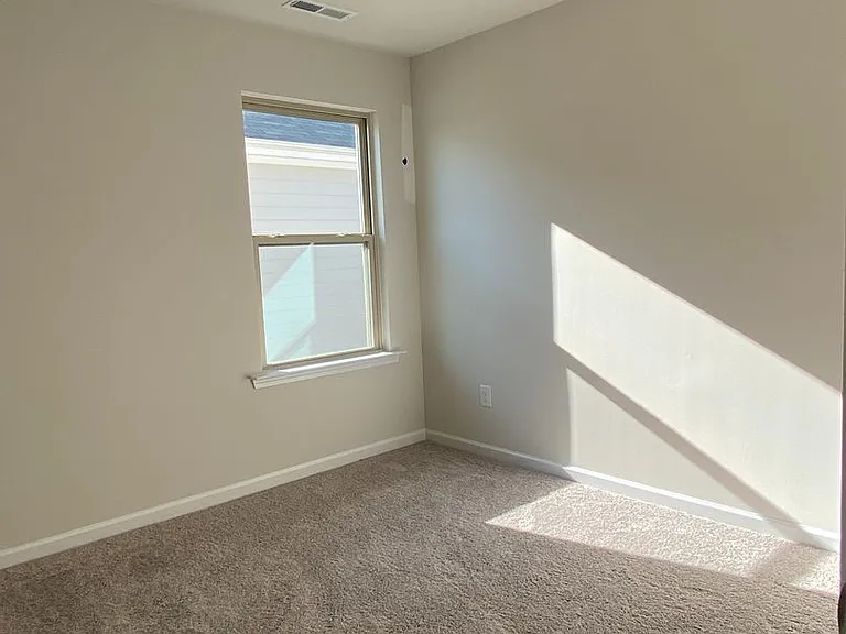 1004 Maylen Trce — Photo 28
