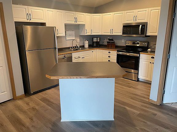 3rd image of 1038 Parkway Dr