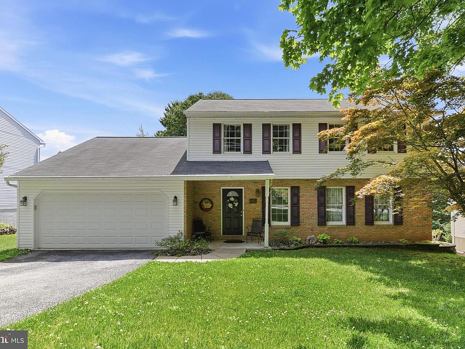 1st image of 211 W Neversink Rd