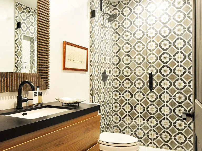 Main level full bathroom