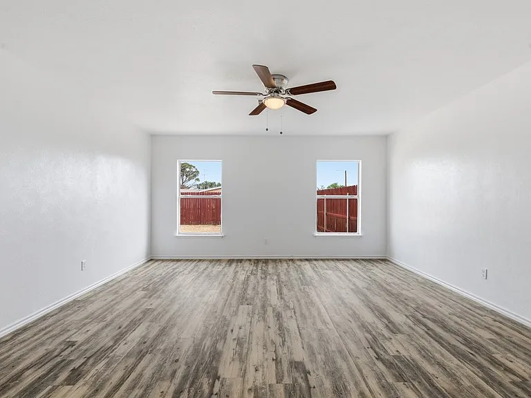 3811 Cedar Spring Dr — Photo 19