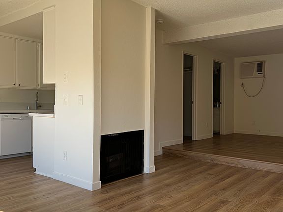 2nd image of 14109 Delano St APT 6