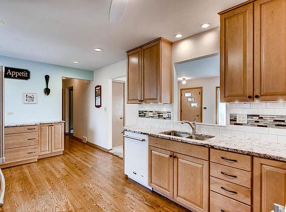 5th image of 408 S Crestwood Ln