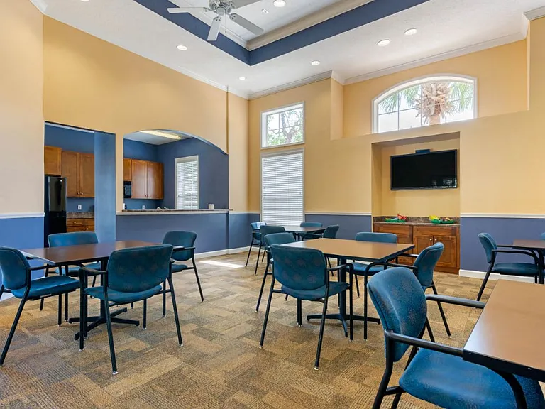 Lindsey Terrace Apartments — Photo 16