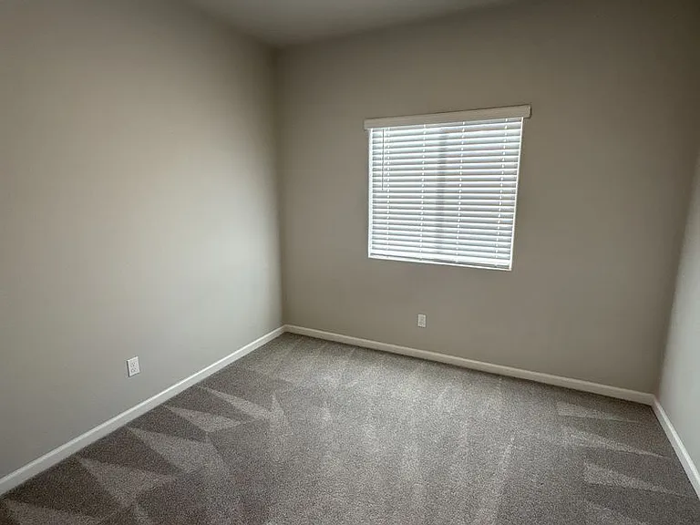 514 S Summit St #101-103 — Photo 9