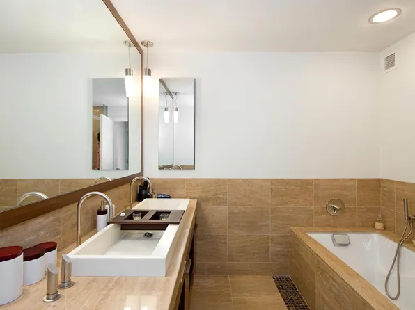 250 East 53rd Street image 5 of 11