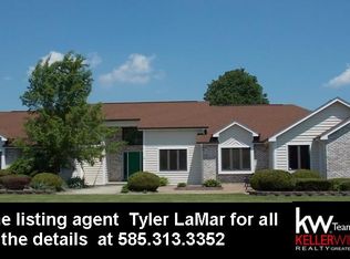 7 Crossbow Dr, Penfield, NY 14526