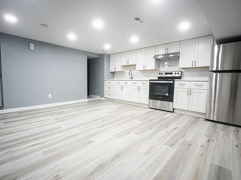 5902 Addison St #BASEMENT — Photo 5