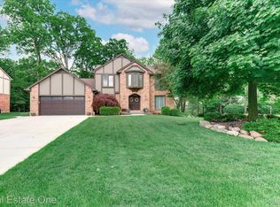 3542 Charlwood Dr, Rochester Hills, MI