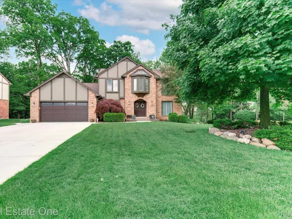 3542 Charlwood Dr, Rochester Hills, MI 48306
