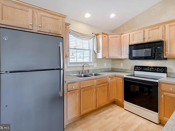 3rd image of 3003 Willow Glen Dr