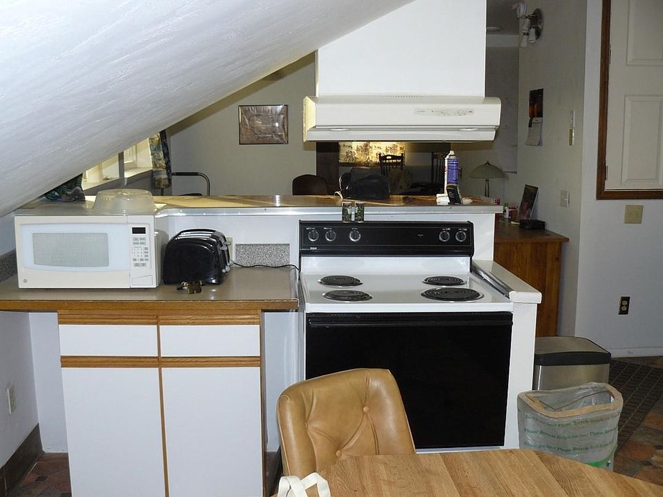Kitchen range , micro wave and exhaust hood