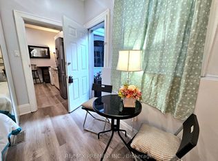 454 Gerrard St E #101, Toronto, ON M5A 2H2