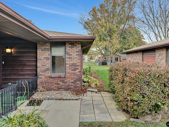 3rd image of 203 N 75th Ct