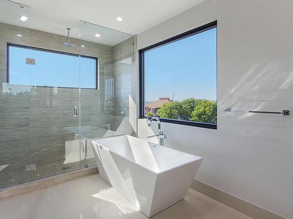 5th image of 124 W Plaza Del Lago