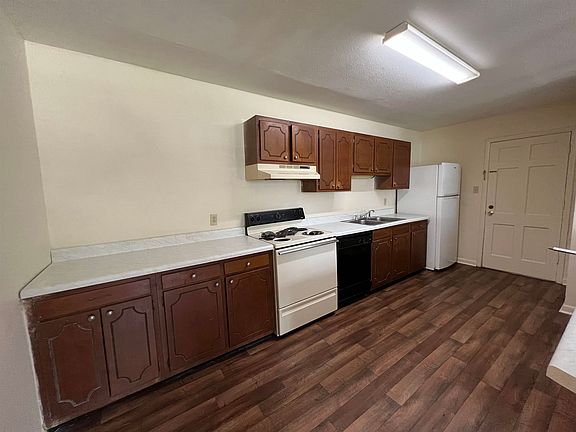 5th image of 2203 W Pensacola St #9