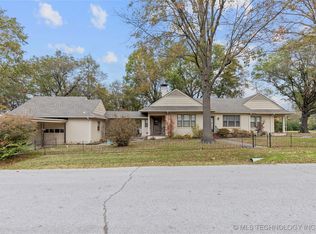 816 S McQuarrie Ave, Wagoner, OK 74467