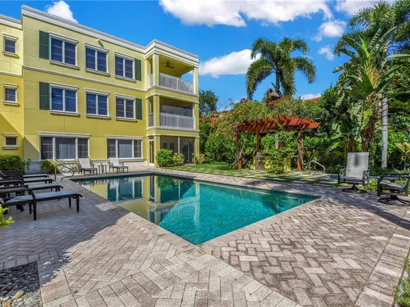 300 3rd Ave S #3, Naples, FL 34102