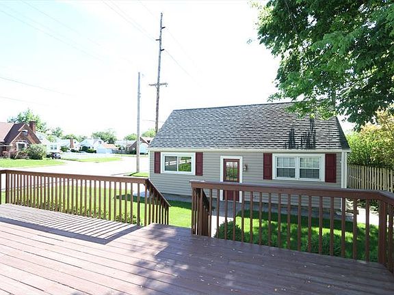 3rd image of 318 W Dorothy Ln
