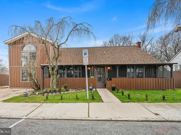 60 Schuylkill Ave, Shenandoah, PA 17976