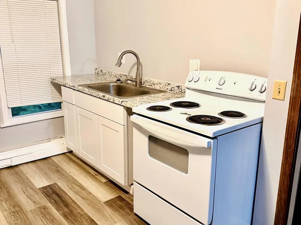 646 Main Rd N, Hampden, ME