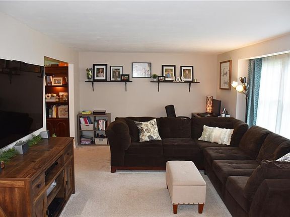 3rd image of 58 Bayberry Cir
